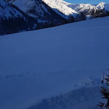 Apart-garni Motnaida 公寓式酒店 萨姆瑙恩